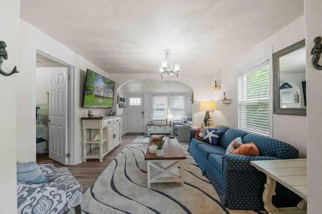 Beach Bungalow - 1 Block To Beach - Pets Welcome! 노퍽 외부 사진