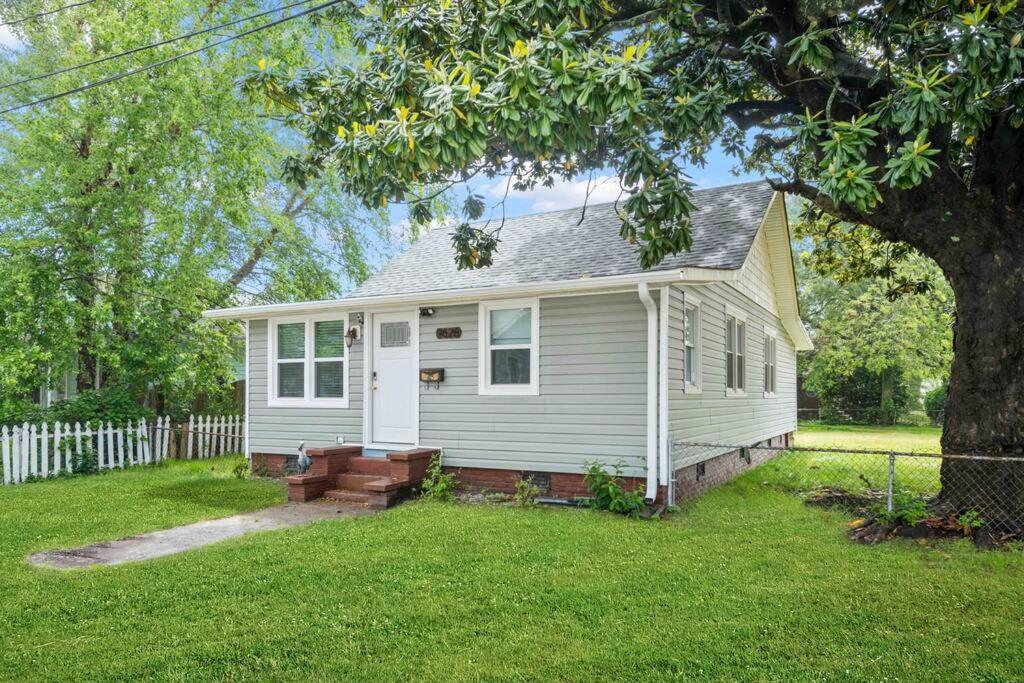 Beach Bungalow - 1 Block To Beach - Pets Welcome! 노퍽 외부 사진