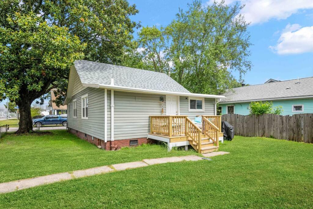 Beach Bungalow - 1 Block To Beach - Pets Welcome! 노퍽 외부 사진