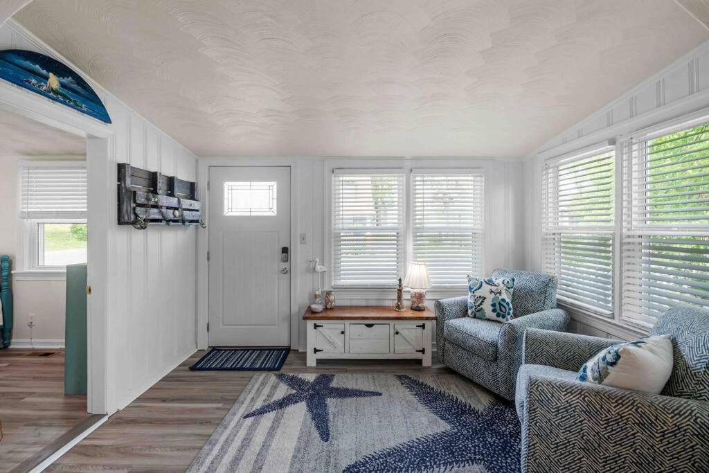 Beach Bungalow - 1 Block To Beach - Pets Welcome! 노퍽 외부 사진