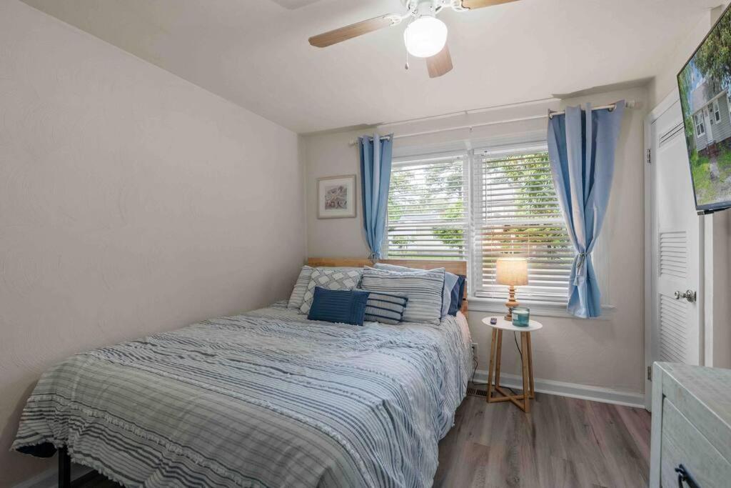 Beach Bungalow - 1 Block To Beach - Pets Welcome! 노퍽 외부 사진